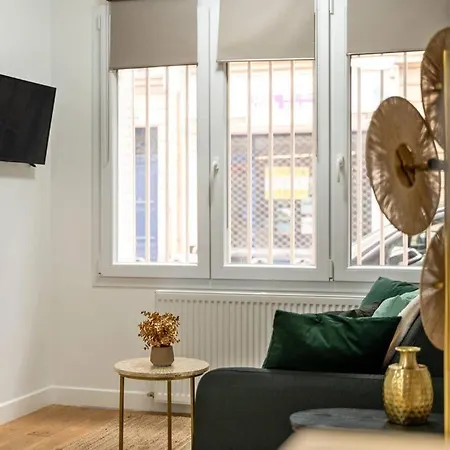 Perfect Emplacement - Metro 1 Min - Tour Eiffel 10min - Netflix Paris